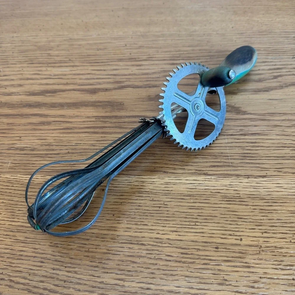 Vintage A&J Hand Crank Egg Beater Whisk Pat Oct 9 1923 USA Green Kitchen Tool